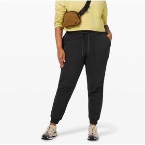 Lululemon Scuba Jogger in Black